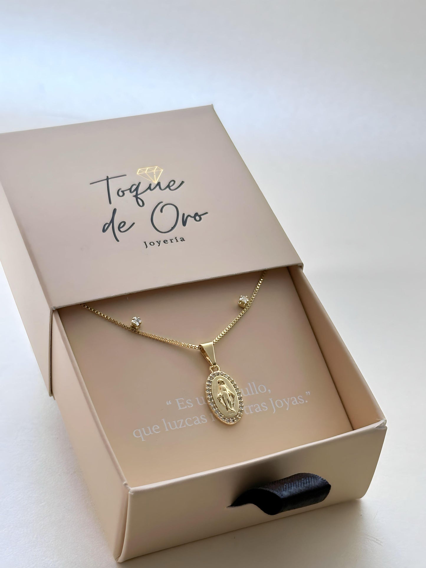 CONJUNTO VIRGEN MILAGROSA CIRCONIAS