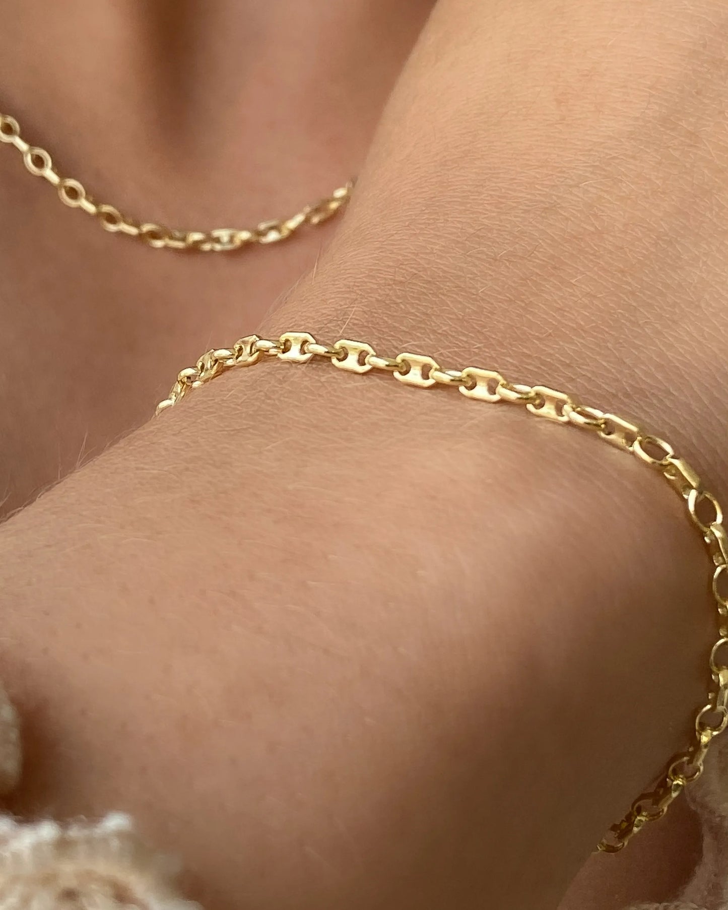 Pulsera guccci delgada 17 cms